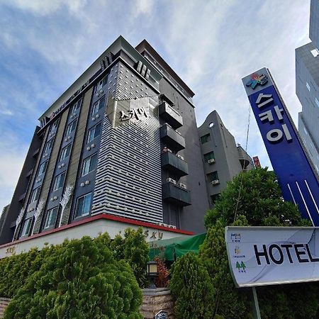 Sky Hotel Changwon Exterior photo