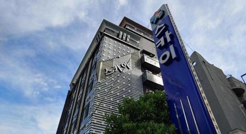 Sky Hotel Changwon Exterior photo
