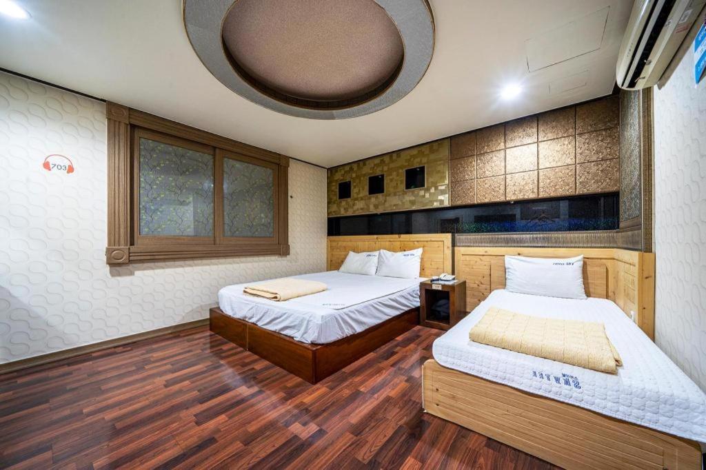 Sky Hotel Changwon Exterior photo