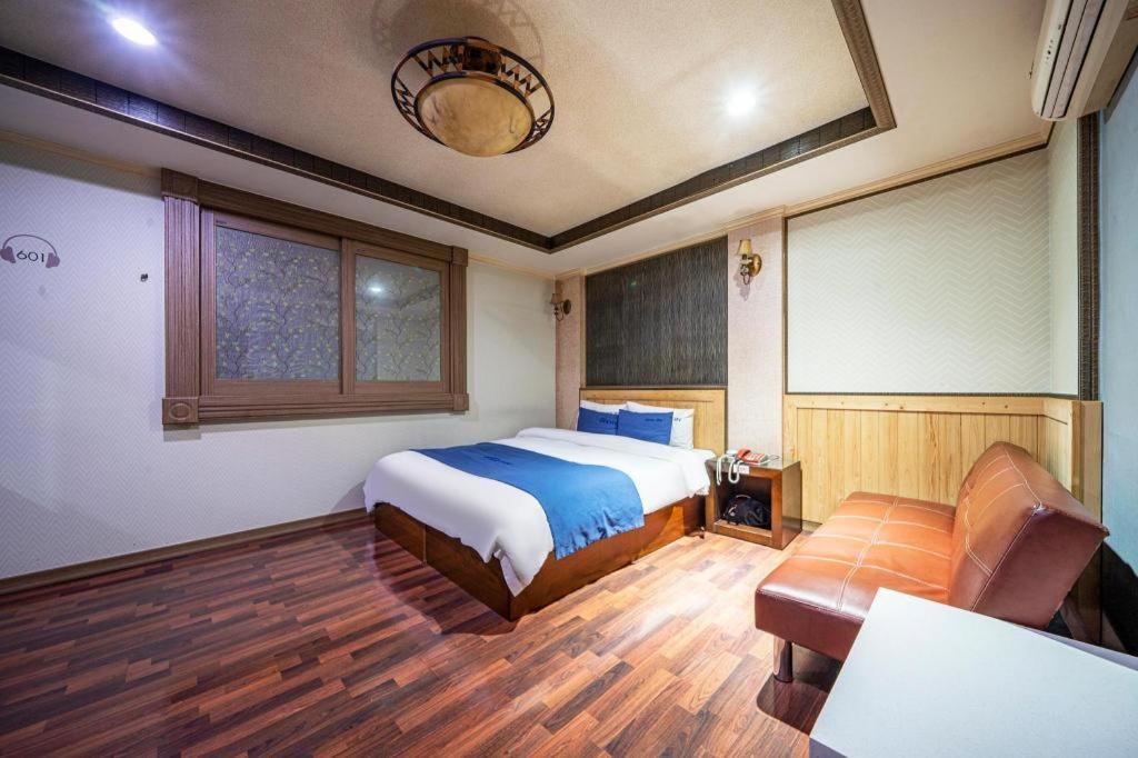 Sky Hotel Changwon Exterior photo