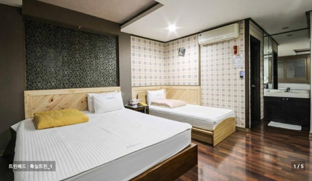 Sky Hotel Changwon Exterior photo