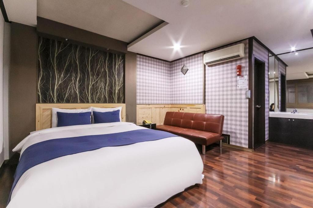 Sky Hotel Changwon Exterior photo