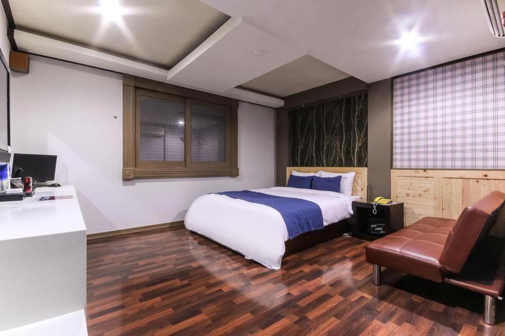 Sky Hotel Changwon Exterior photo