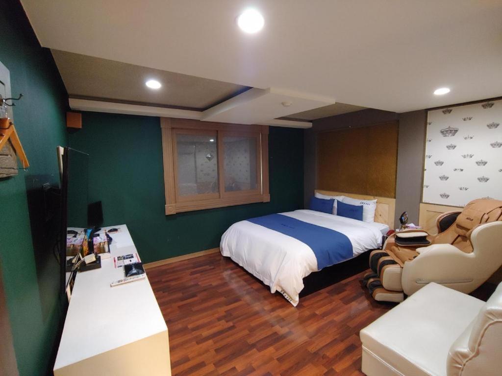 Sky Hotel Changwon Exterior photo