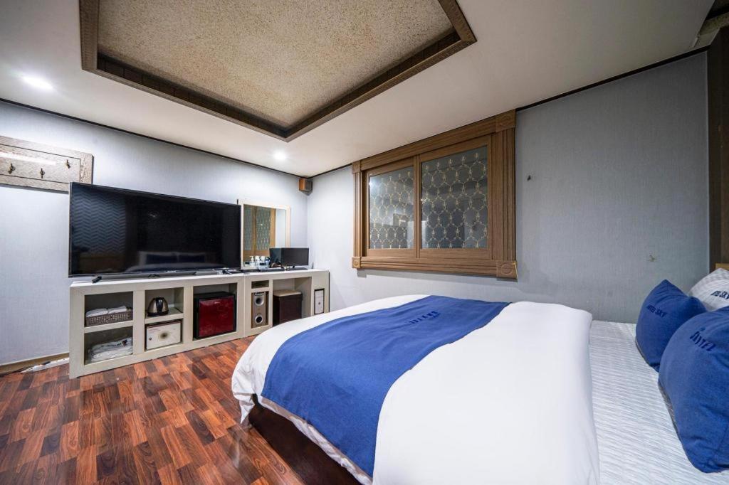 Sky Hotel Changwon Exterior photo