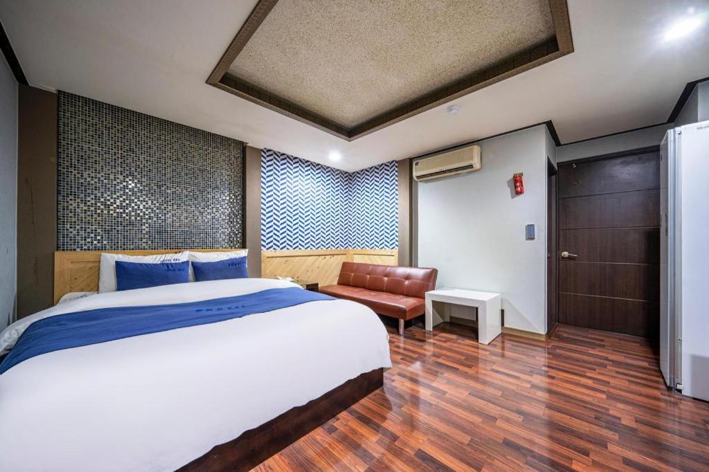 Sky Hotel Changwon Exterior photo
