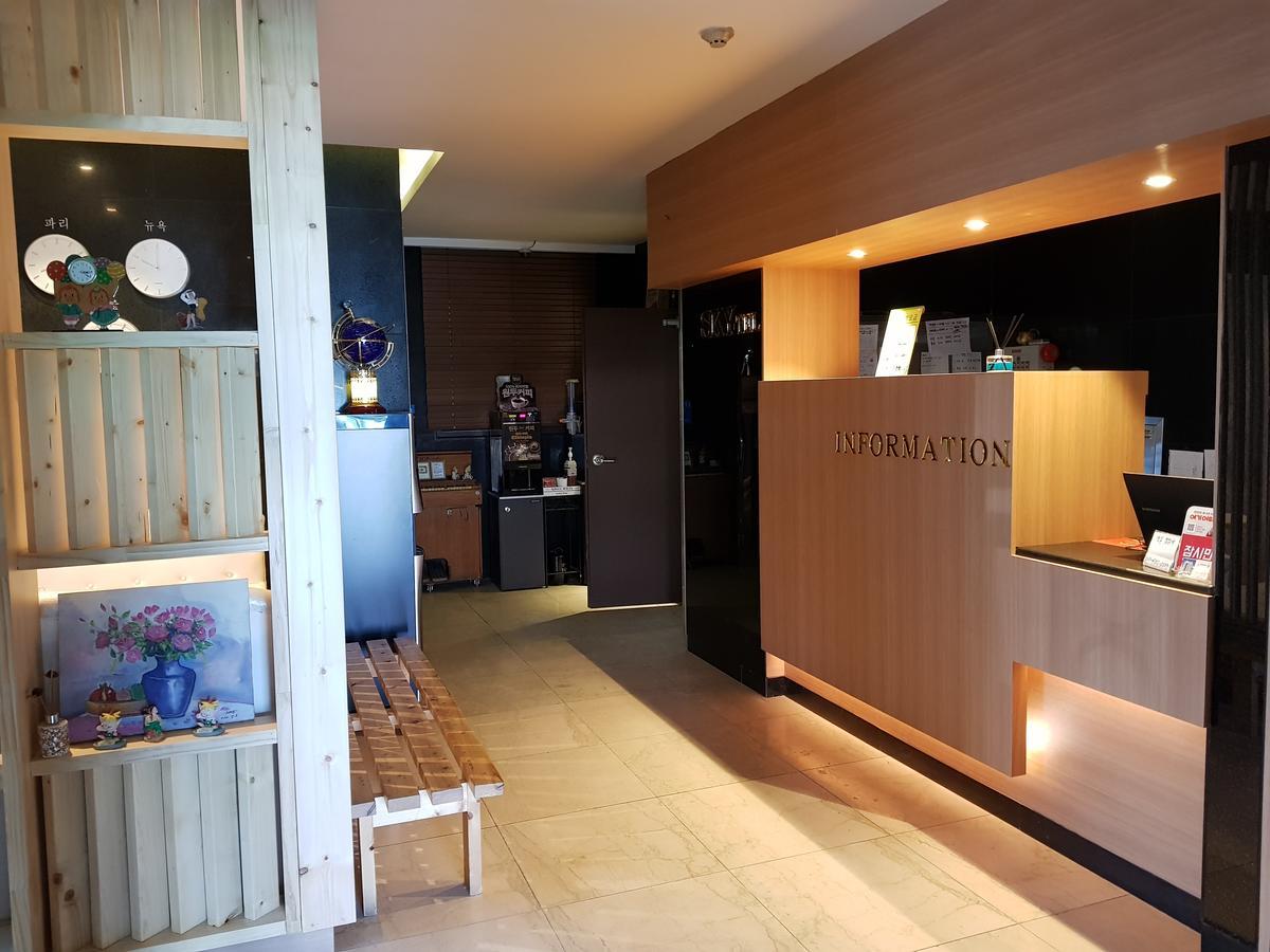 Sky Hotel Changwon Exterior photo